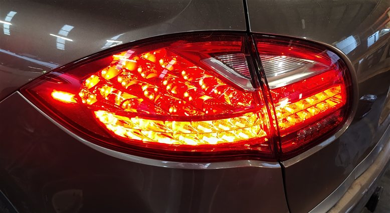Thumbnail 2: 2011-2014 PORSCHE CAYENNE (958) LEFT DRIVER OUTER TAILLIGHT BRAKE LIGHT LAMP