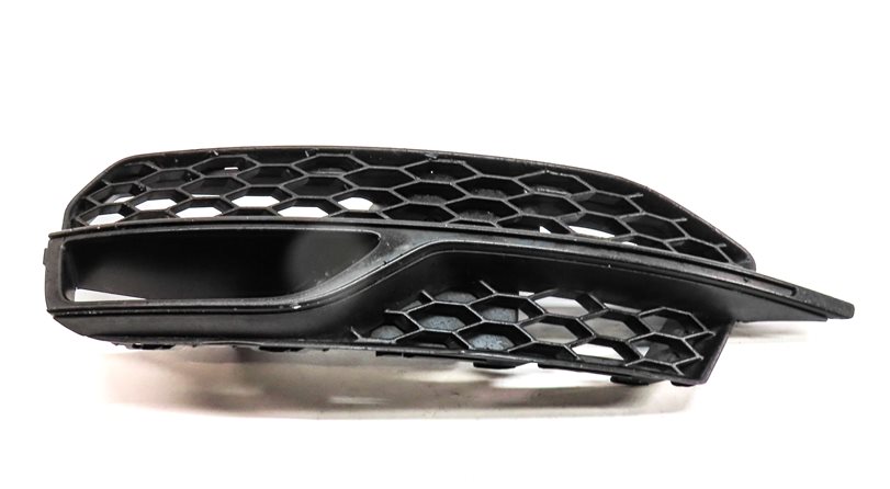 Thumbnail 3: 2015 AUDI S3 (8V) FRONT LEFT DRIVER LOWER VENT GRILLE TRIM END (BLACK)