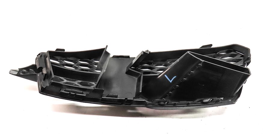 Thumbnail 5: 2015 AUDI S3 (8V) FRONT LEFT DRIVER LOWER VENT GRILLE TRIM END (BLACK)