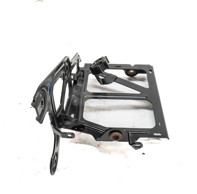 Thumbnail 3: 2015 AUDI S3 (8V) 2.0L (CYFB) FRONT LEFT DRIVER RADIATOR SUPPORT MOUNT BRACKET
