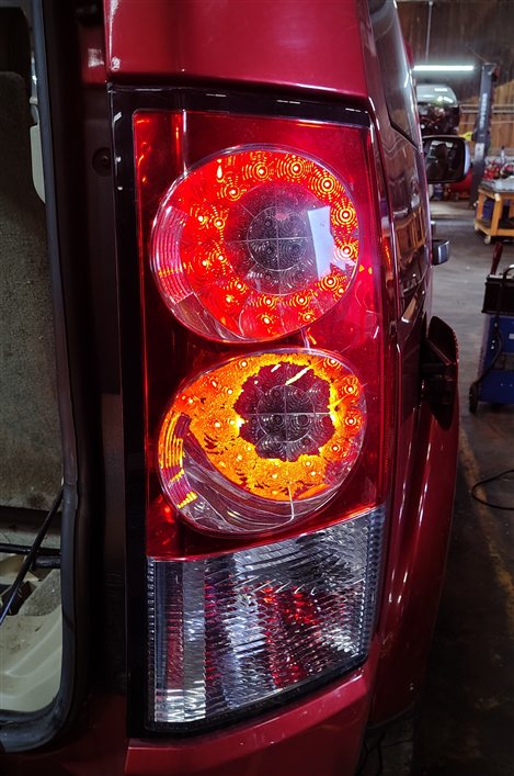 Thumbnail 2: 2010-2013 LAND ROVER LR4 REAR RIGHT PASSENGER TAILLIGHT BRAKE LIGHT LAMP