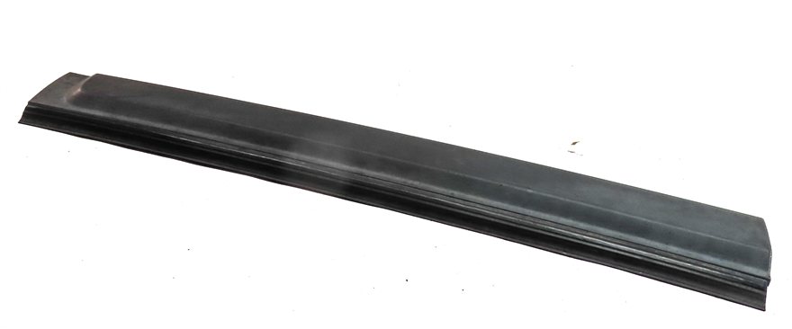 Thumbnail 1: 2005-2016 LAND ROVER LR3 LR4 FRONT LEFT DRIVER DOOR LOWER MOULDING RUNNER TRIM