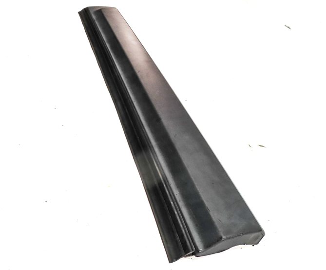 Thumbnail 4: 2005-2016 LAND ROVER LR3 LR4 FRONT LEFT DRIVER DOOR LOWER MOULDING RUNNER TRIM