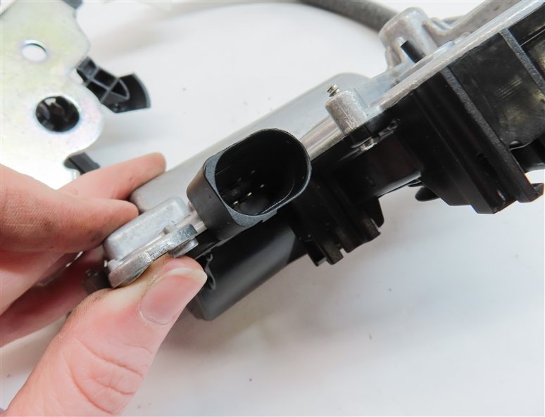 Thumbnail 5: 2017 AUDI Q7 (4M) REAR CARGO TRUNK LIFTGATE HATCH LID LOCK LATCH ACTUATOR