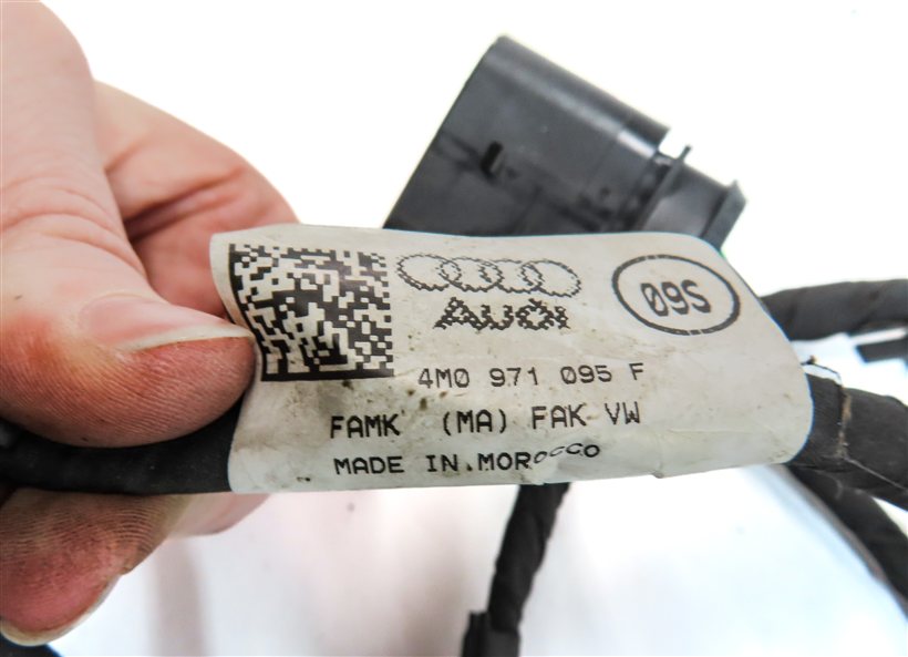 Thumbnail 5: 2017 AUDI Q7 4M FRONT PARK ASSIST PDC DISTANCE CONTROL WIRE SENSOR SET/4 (Black)