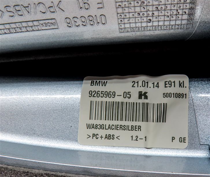 Thumbnail 7: 2014 BMW X1 (E84) ROOF MOUNT SHARK FIN ANTENNA COVER (Silver)