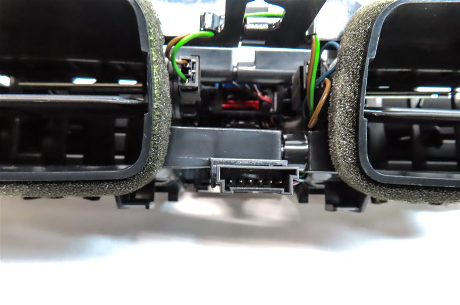 Thumbnail 6: 2013 BMW ACTIVE HYBRID 3 (F30) FRONT CENTER DASH HEAT AIR AC HVAC DUAL VENT