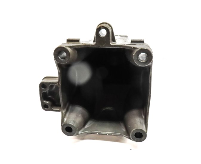 Thumbnail 6: 2015 MERCEDES C300 (W205) 2.0L LEFT DRIVER ENGINE MOTOR MOUNT BRACKET