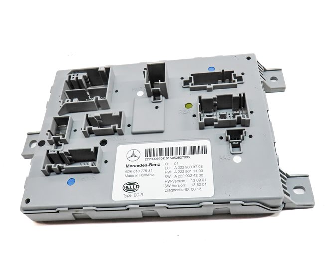 Thumbnail 2: 2015 MERCEDES C300 C400 C63 (W205) REAR SIGNAL ACQUISITION CONTROL MODULE SAM