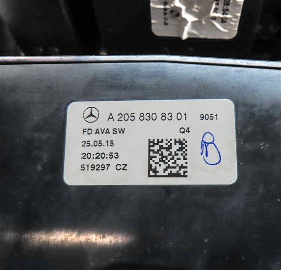 Thumbnail 8: 2015 MERCEDES C300 (W205) REAR CENTER CONSOLE HEAT AIR AC VENT (Black/Silver)