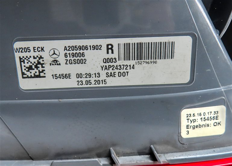 Thumbnail 6: 15-17 MERCEDES C-CLASS (W205) REAR RIGHT INCANDESCENT TAILLIGHT BRAKE LIGHT LAMP
