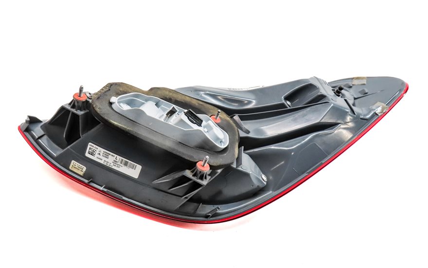 Thumbnail 5: 15-17 MERCEDES C-CLASS (W205) REAR LEFT INCANDESCENT TAILLIGHT BRAKE LIGHT LAMP