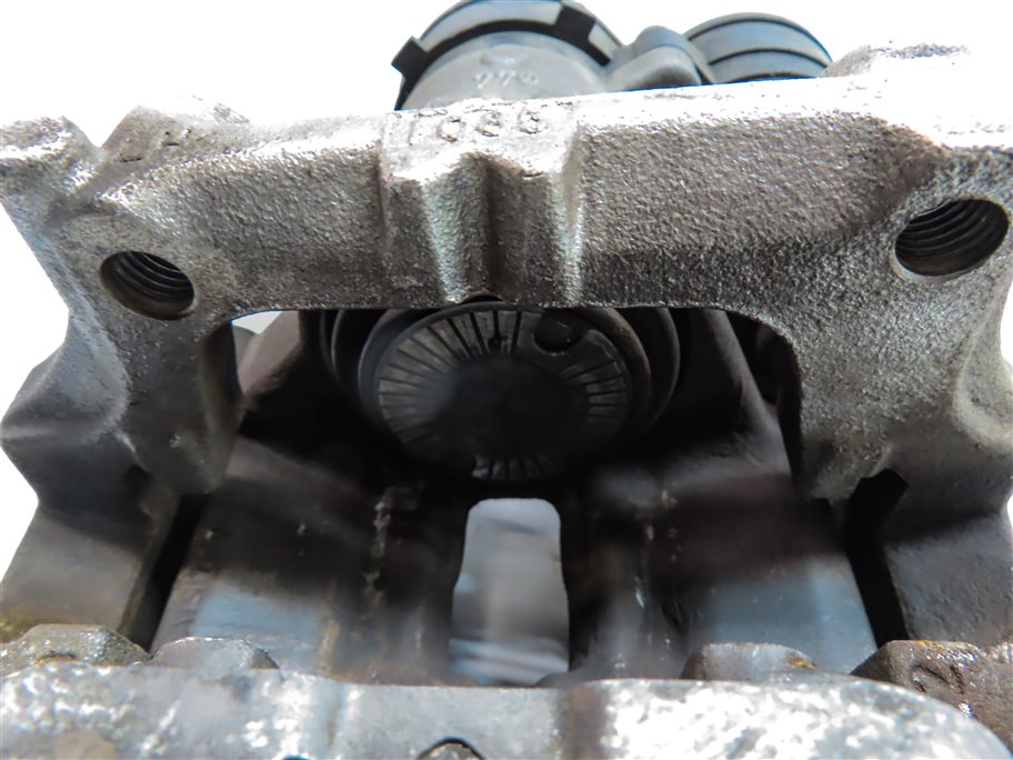 Thumbnail 7: 15-21 MERCEDES C-CLASS (W205) REAR LEFT BRAKE CALIPER w/ PARKING BRAKE ACTUATOR
