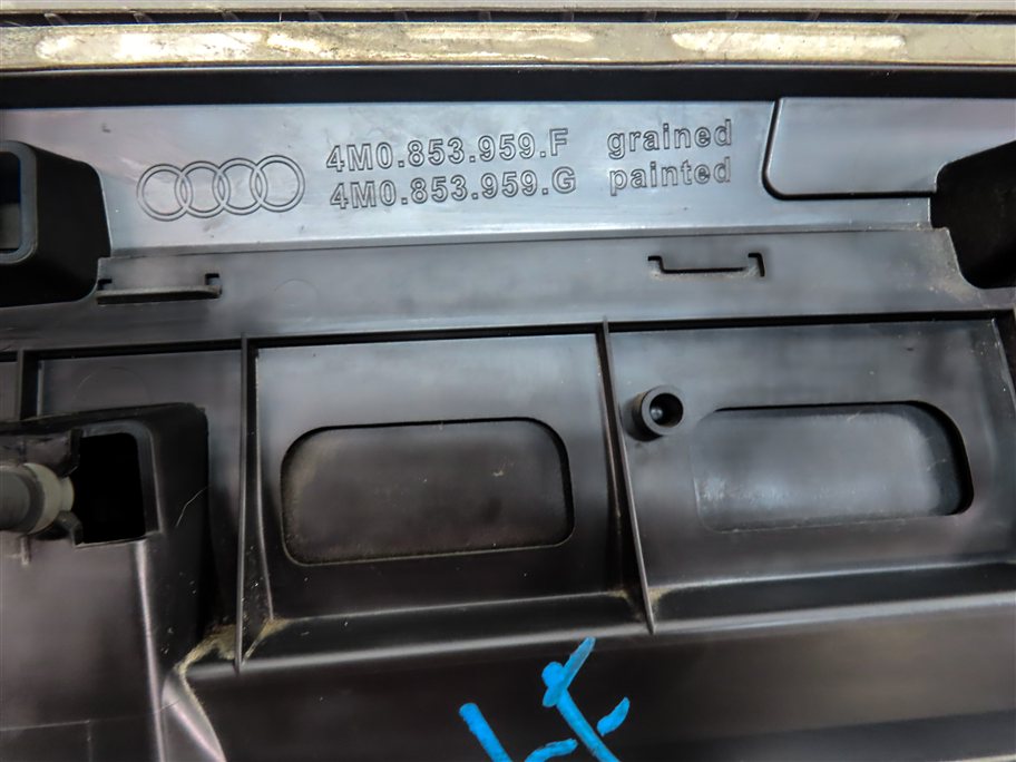 Thumbnail 7: 2017-2019 AUDI Q7 (4M) FRONT LEFT DRIVER LOWER DOOR MOULDING TRIM (Gray)