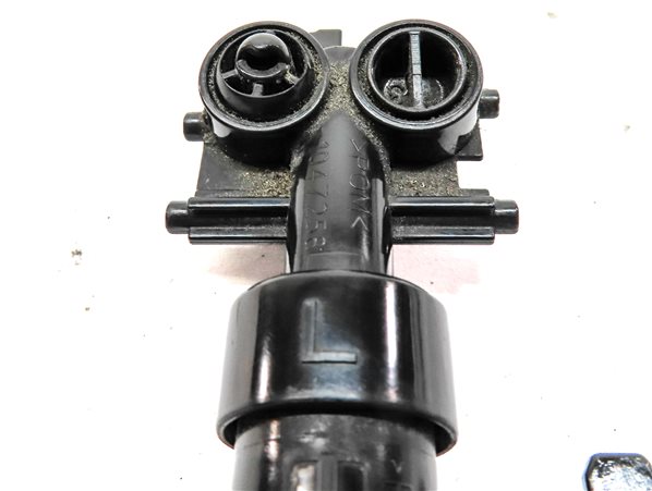 Thumbnail 4: 2018 ROVER DISCOVERY (L462) FRONT LEFT DRIVER HEADLIGHT WASHER SQUIRTER NOZZLE