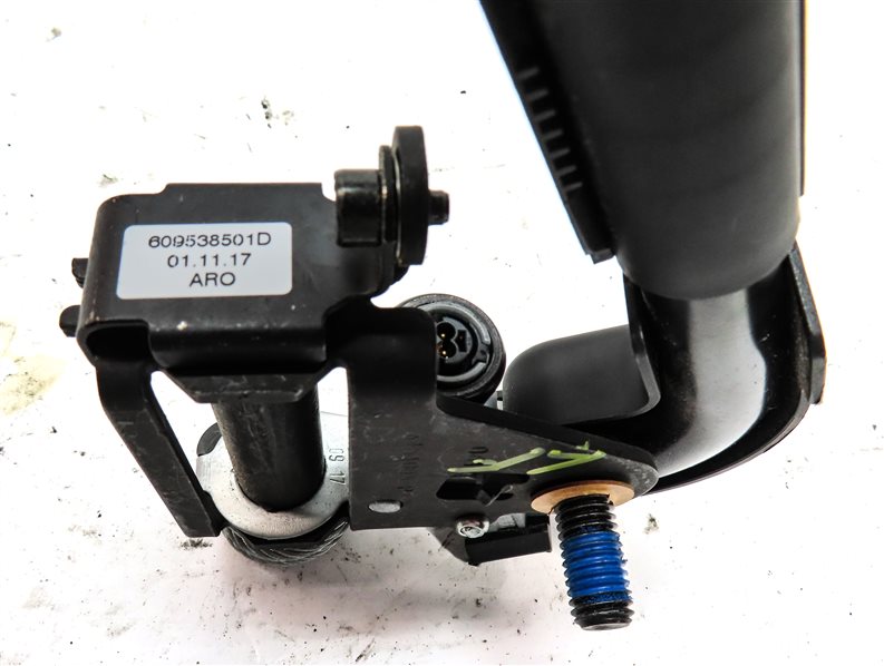 Thumbnail 3: 2018 LAND ROVER DISCOVERY (L462) FRONT LEFT DRIVER SEAT SEATBELT PRETENSIONER