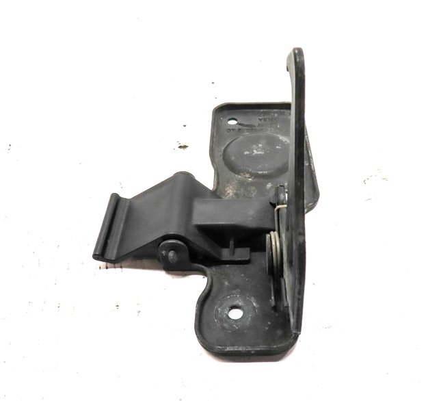 Thumbnail 3: 2018 LAND ROVER DISCOVERY (L462) FRONT HOOD SAFETY HOOK CATCH RELEASE HANDLE