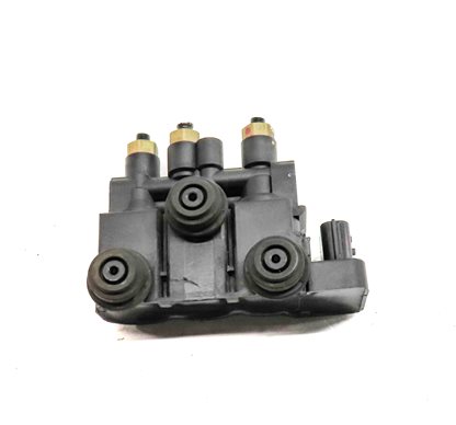 Thumbnail 2: 2018 LAND ROVER DISCOVERY (L462) AIR SUSPENSION CONTROL VALVE BLOCK