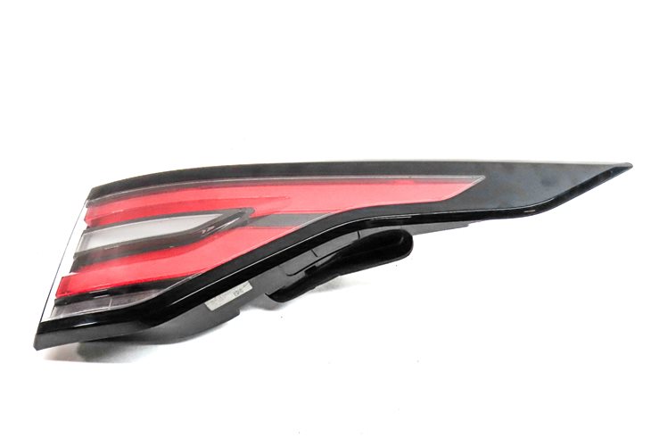 Thumbnail 6: 17-20 LAND ROVER DISCOVERY L462 REAR RIGHT PASSENGER OUTER QUARTER TAILLIGHT