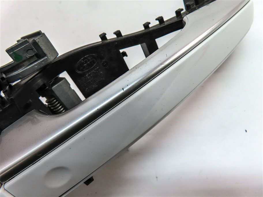 Thumbnail 8: 17-20 RANGE ROVER DISCOVERY L462 REAR RIGHT PASSENGER DOOR HANDLE (White)