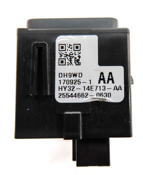 Thumbnail 6: 2018 LAND ROVER DISCOVERY (L462) REAR LEFT HEAT HEATED SEAT SWITCH BUTTON