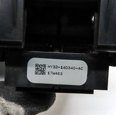Thumbnail 6: 2018 LAND ROVER DISCOVERY (L462) REAR RIGHT FOLDING SEAT CONTROL SWITCH BUTTON