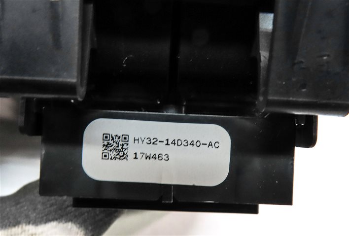 Thumbnail 6: 2018 LAND ROVER DISCOVERY (L462) REAR LEFT FOLDING SEAT CONTROL SWITCH BUTTON