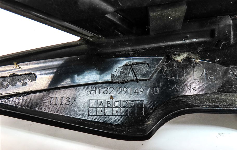 Thumbnail 5: 2018 LAND ROVER DISCOVERY (L462) REAR LEFT D PILLAR TRIM MOULDING (BLACK)