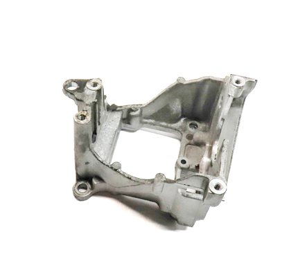 Thumbnail 2: 2018 LAND ROVER DISCOVERY (L462) 3.0L DIESEL ENGINE FUEL INJECTION PUMP BRACKET