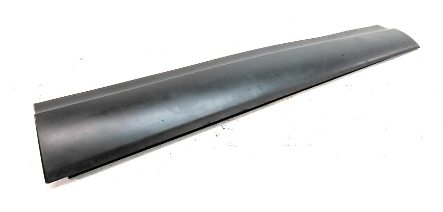 17-23 ROVER DISCOVERY L462 FRONT RIGHT PASSENGER LOWER DOOR TRIM MOULDING(BLACK)