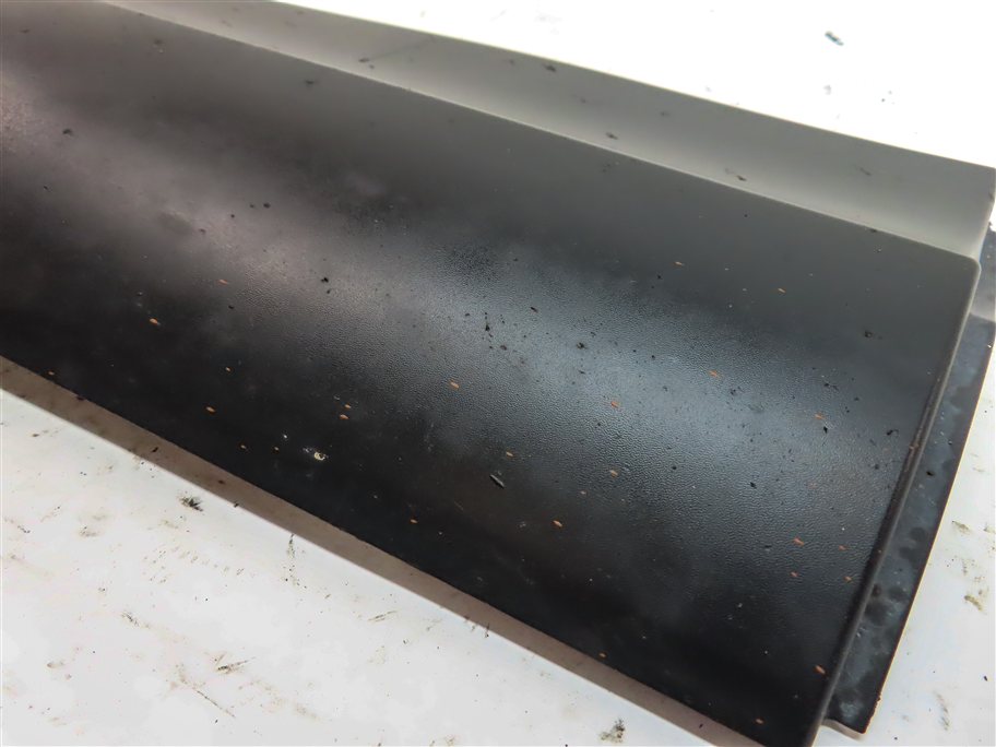 Thumbnail 4: 17-23 ROVER DISCOVERY L462 FRONT RIGHT PASSENGER LOWER DOOR TRIM MOULDING(BLACK)
