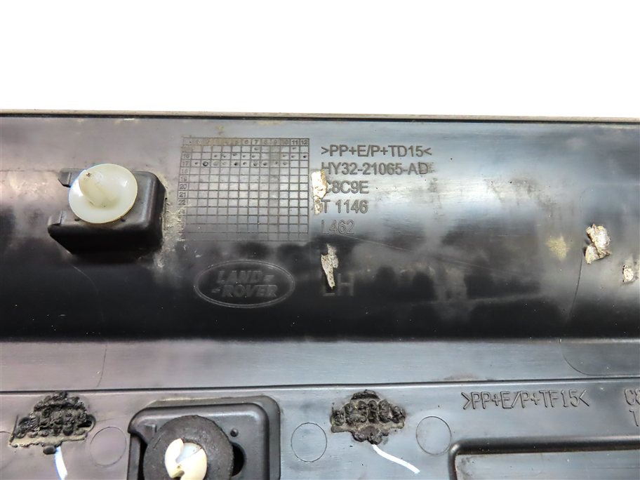 Thumbnail 3: 17-23 ROVER DISCOVERY (L462) FRONT LEFT DRIVER LOWER DOOR TRIM MOULDING (BLACK)