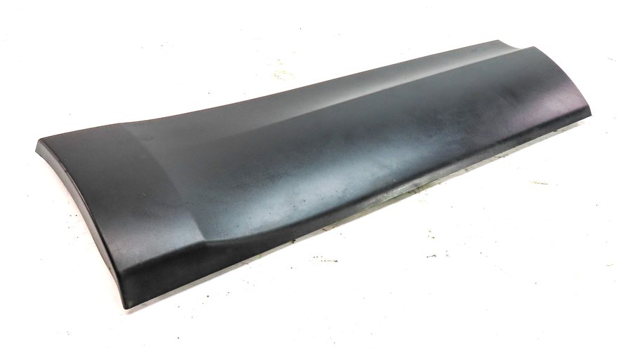 17-23 LAND ROVER DISCOVERY (L462) REAR RIGHT LOWER DOOR TRIM MOULDING (BLACK)