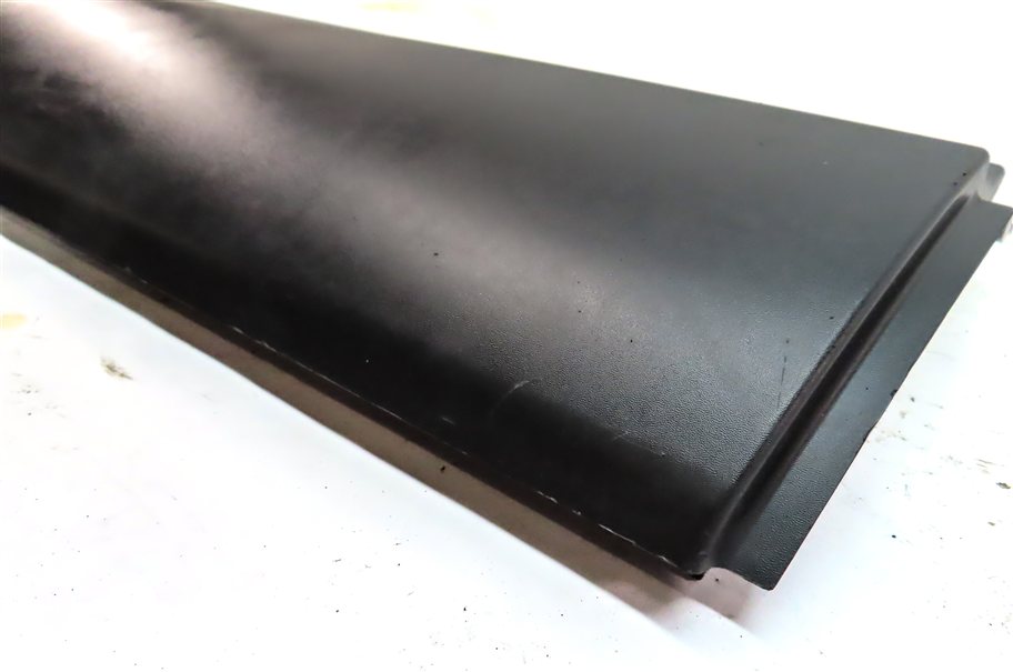 Thumbnail 5: 17-23 LAND ROVER DISCOVERY (L462) REAR RIGHT LOWER DOOR TRIM MOULDING (BLACK)