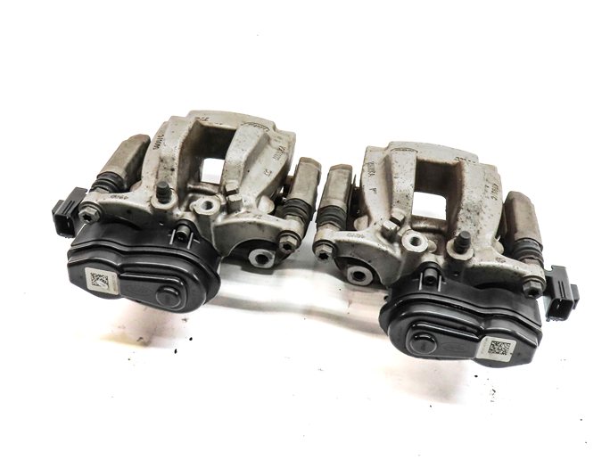 Thumbnail 2: 2018 LAND ROVER DISCOVERY (L462) DIESEL REAR LEFT & RIGHT BRAKE CALIPER SET/2