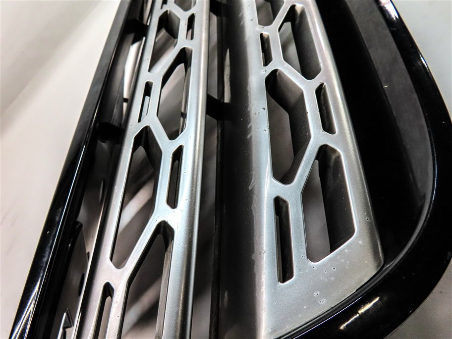 Thumbnail 10: 2017-2020 LAND ROVER DISCOVERY (L462) FRONT PRIMARY CENTER GRILLE (SILVER MESH)