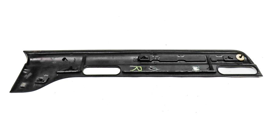 Thumbnail 3: 2018 LAND ROVER DISCOVERY (L462) REAR RIGHT LOWER DOOR TRIM MOULDING (BLACK)