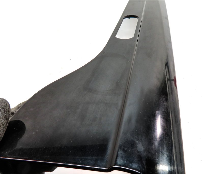 Thumbnail 6: 2018 LAND ROVER DISCOVERY (L462) REAR RIGHT LOWER DOOR TRIM MOULDING (BLACK)