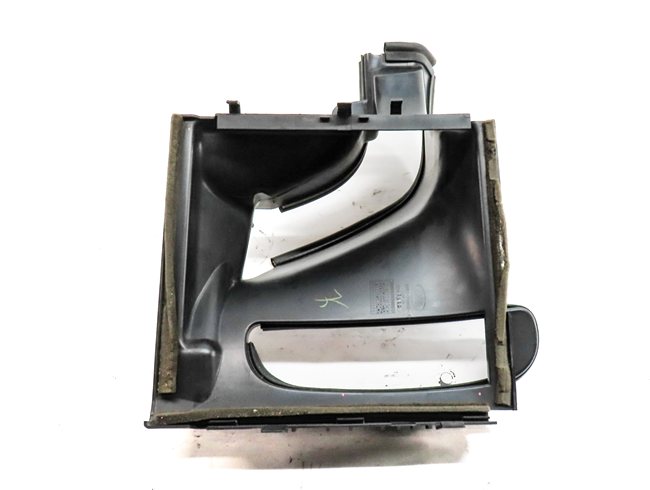 Thumbnail 3: 2018 LAND ROVER DISCOVERY L462 3.0L DIESEL RIGHT AUXILIARY RADIATOR SHROUD TRIM