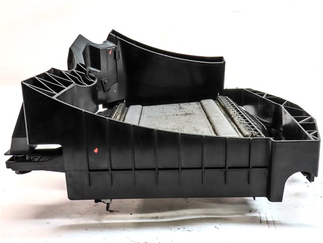 Thumbnail 6: 17-21 RANGE ROVER SPORT DISCOVERY 3.0L DIESEL LEFT AUXILIARY RADIATOR ASSEMBLY