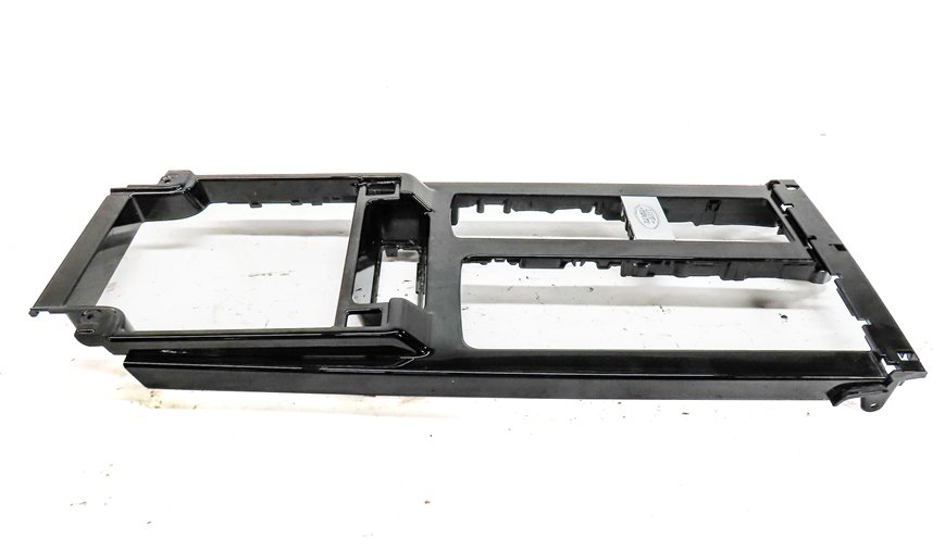 Thumbnail 2: 2018 LAND ROVER DISCOVERY (L462) FRONT CENTER CONSOLE CONTROL TRIM PANEL (BLACK)