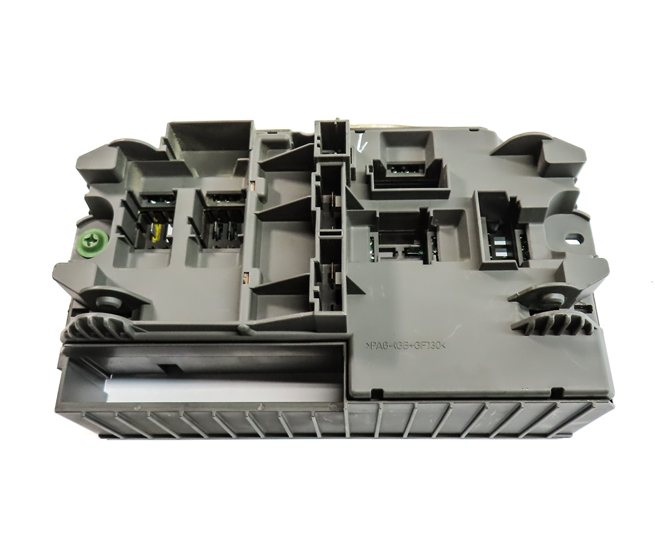 Thumbnail 4: 2011 BMW X5 (E70) FRONT POWER DISTRIBUTION FUSE RELAY PANEL BOX