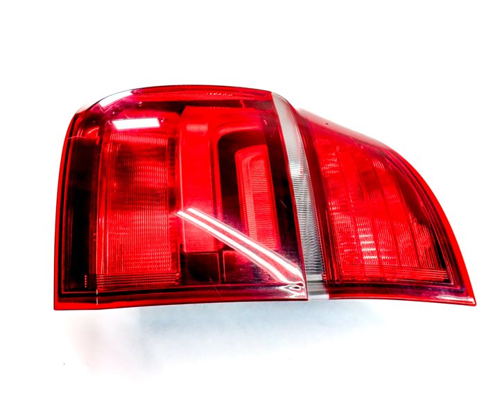 Thumbnail 3: 2011-2013 BMW X5 X5M (E70) LEFT DRIVER REAR OUTER TAILLIGHT BRAKE LIGHT LAMP