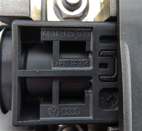 Thumbnail 6: 2012 AUDI A5 COUPE (B8 8T) 2.0L CAEB BATTERY TERMINAL OVERLOAD PROTECTION SWITCH