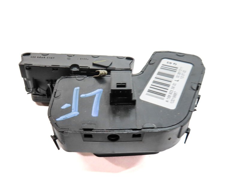 Thumbnail 3: 12-18 CLA G GL ML C117 W166 W242 W463 X166 FRONT LEFT DRIVER MEMORY SEAT SWITCH
