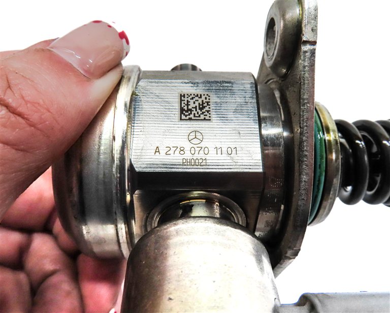 Thumbnail 11: 11-20 MERCEDES E S SL GL (W205 W166 W212 X166 X253) V8 LEFT MECHANICAL FUEL PUMP