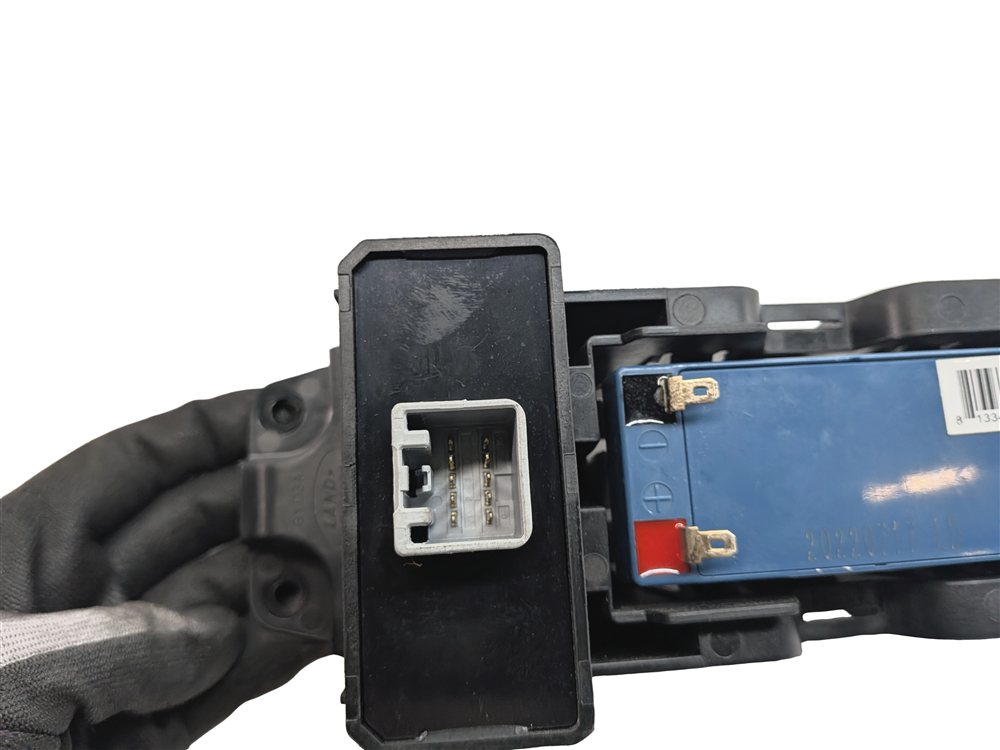 Thumbnail 6: 2013 RANGE ROVER EVOQUE (L538) 2.0L ENGINE AUXILIARY BATTERY w/ MOUNT BRACKET