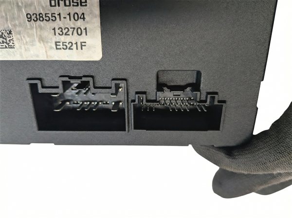 Thumbnail 5: 2013 RANGE ROVER EVOQUE (L538) REAR TRUNK LIFTGATE HATCH LID CONTROL MODULE