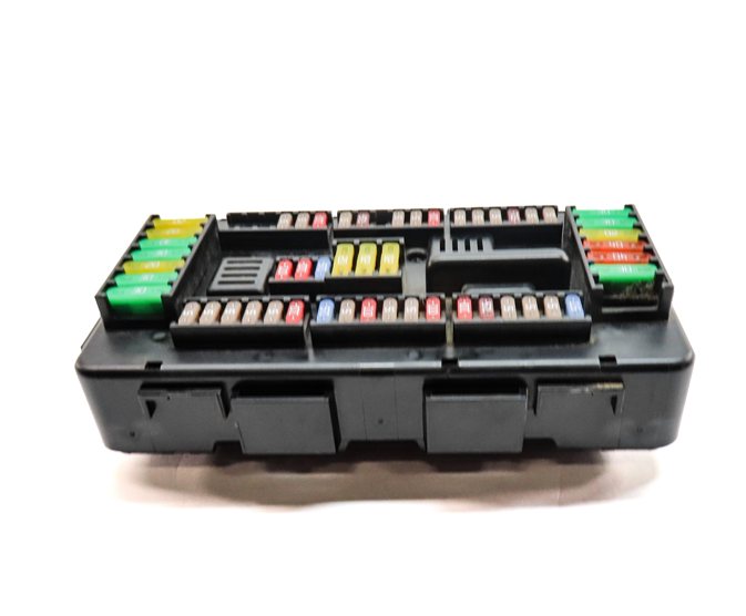 Thumbnail 3: 2015 BMW X5 (F15) 3.0L N55 FRONT POWER SUPPLY DISTRIBUTION FUSE RELAY BOX PANEL