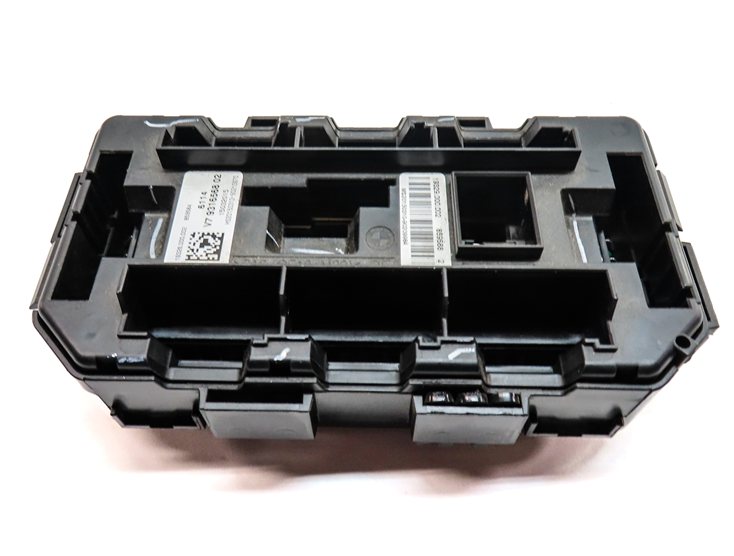 Thumbnail 4: 2015 BMW X5 (F15) 3.0L N55 FRONT POWER SUPPLY DISTRIBUTION FUSE RELAY BOX PANEL